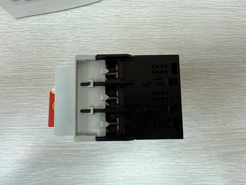 Allen-Bradley 140MT-C3E-C16-KY – 10-16A 3-Pole Motor Protection Circuit Breaker, C-Frame, Red/Yellow Lockable Knob